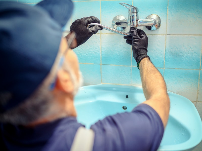 4 Signs You Have Hard Water Problems in Your Lubbock, TX Home